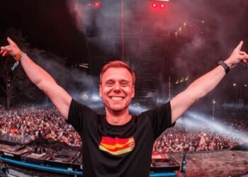 ARMIN VAN BUUREN INAUGURA SU RESIDENCIA EN USHUAÏA IBIZA
