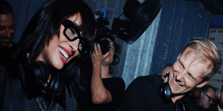 Armin Van Buuren junto a Indira Paganotto