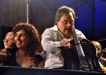 Un informe denuncia las barreras sistémicas que enfrentan los jóvenes con discapacidad en el mundo musical
