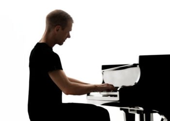 Armin van Buuren presenta su primer álbum acústico: ‘Piano’