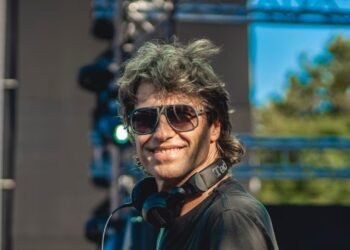 Hernán Cattaneo recibió el Premio Konex de Platino 2025 en la categoría DJ