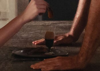 Charli XCX presenta ‘Chains Of Love’