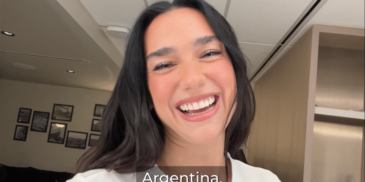 DUA LIPA CELEBRA EL DÍA DEL ORGULLO CON UN SALUDO PARA SUS FANS ARGENTINOS