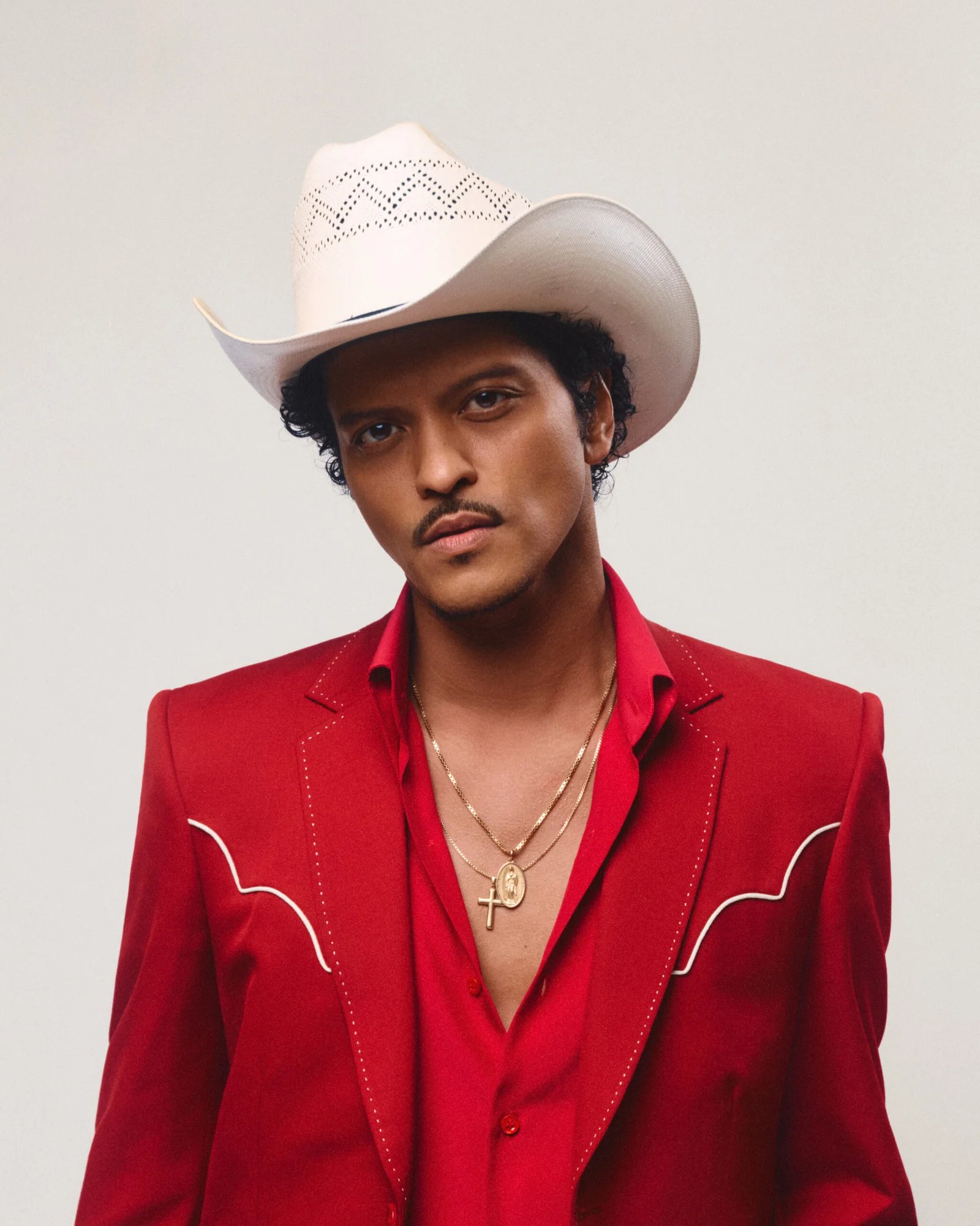 Bruno Mars presenta "The romantic" su cuarto disco solista