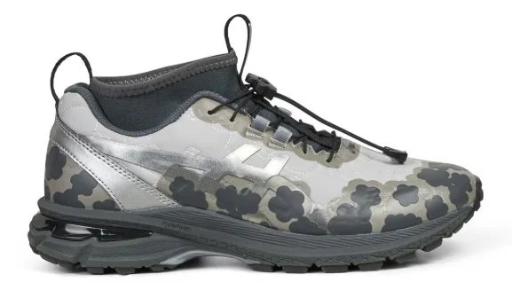 Asics presenta uevo diseño con flores