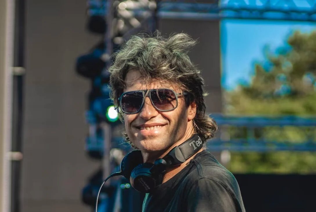 Hernán Cattaneo recibió el Premio Konex de Platino 2025 en la categoría DJ