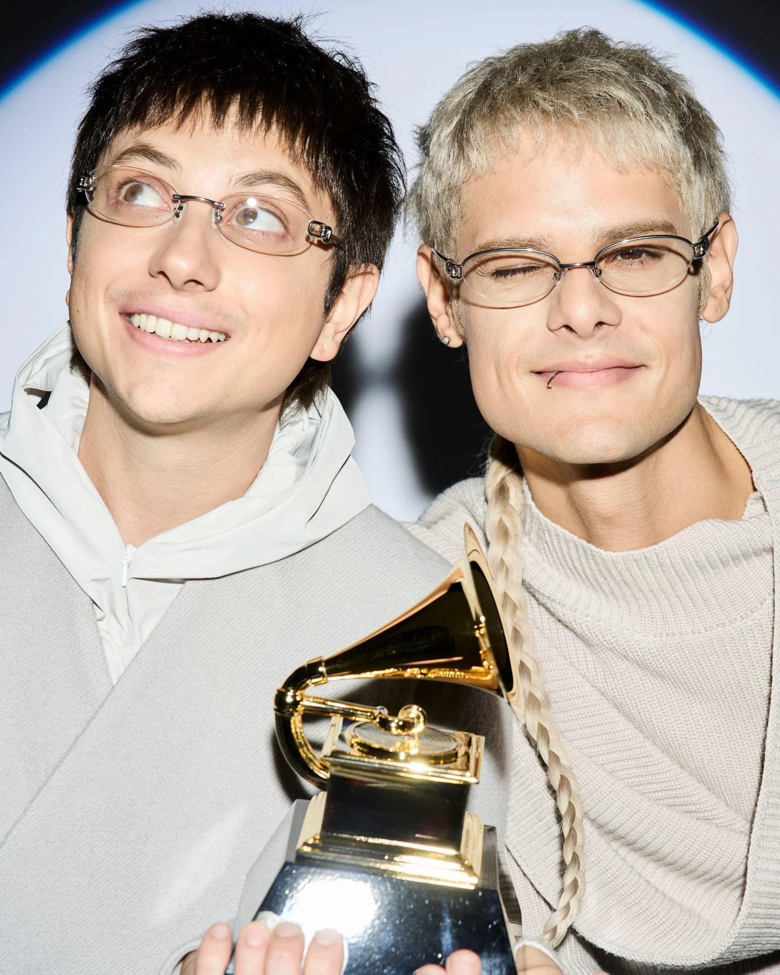 CA7RIEL Y PACO GANAN UN GRAMMY 2026 POR MEJOR ÁLBUM DE ROCK LATINO CON PAPOTA