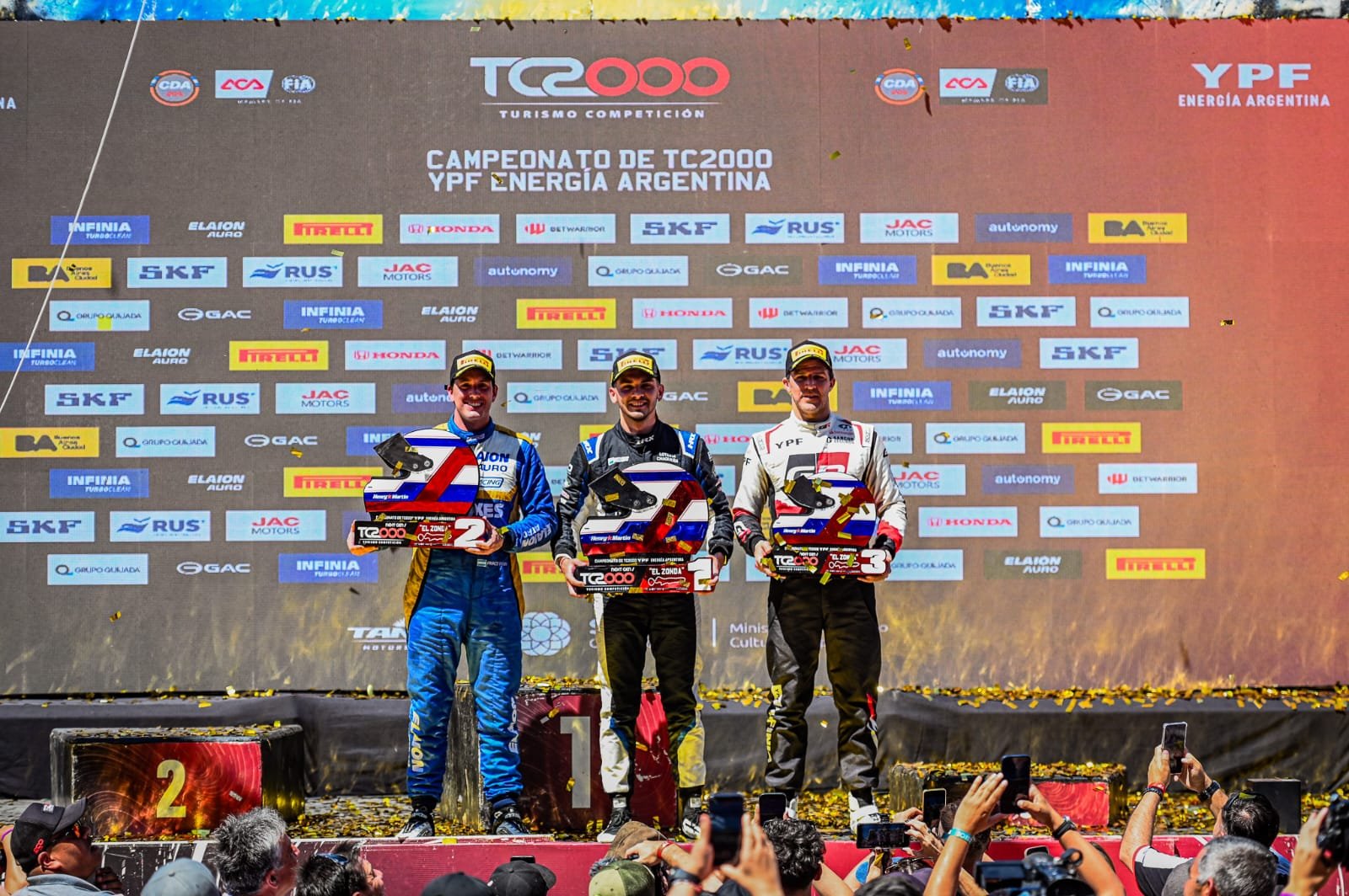 EL CHAQUEÑO LUCAS CARABAJAL LOGRÓ SU PRIMERA VICTORIA EN EL TC2000 Y CORTÓ UNA RACHA DE 12 AÑOS